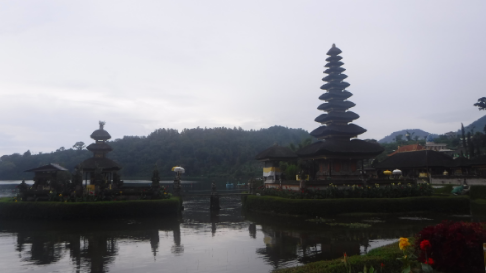 Where we go in bali see holy temple