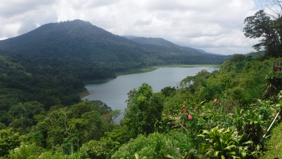 Ubud transport and tour services drop to danau bratan