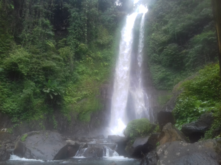 Ubud transport and tour services drop to git git water fall