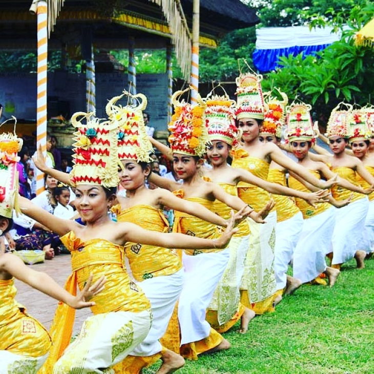 How much does it cost a private taxi in denpasar airport to seminyak