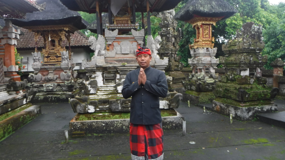 Where to find driver make do taxi in ubud
