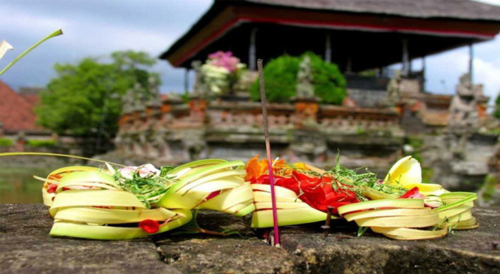 bali driver and tour guide ubud bali indonesia